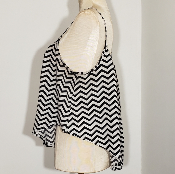 Rue 21 chevron print loose crop top size Large - Picture 2 of 5